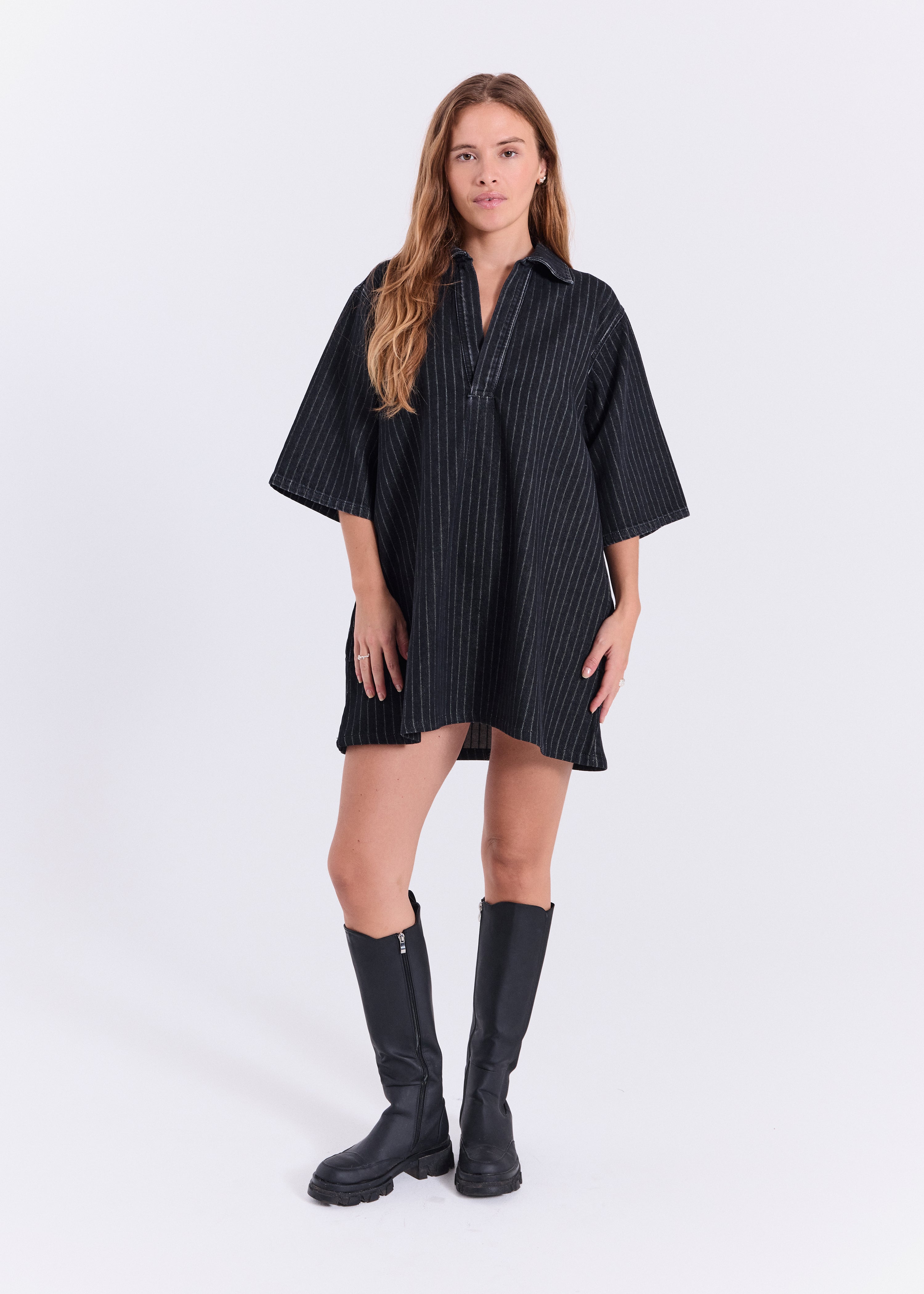 NORR Hannali aop denim dress Dresses Black Pinstripe