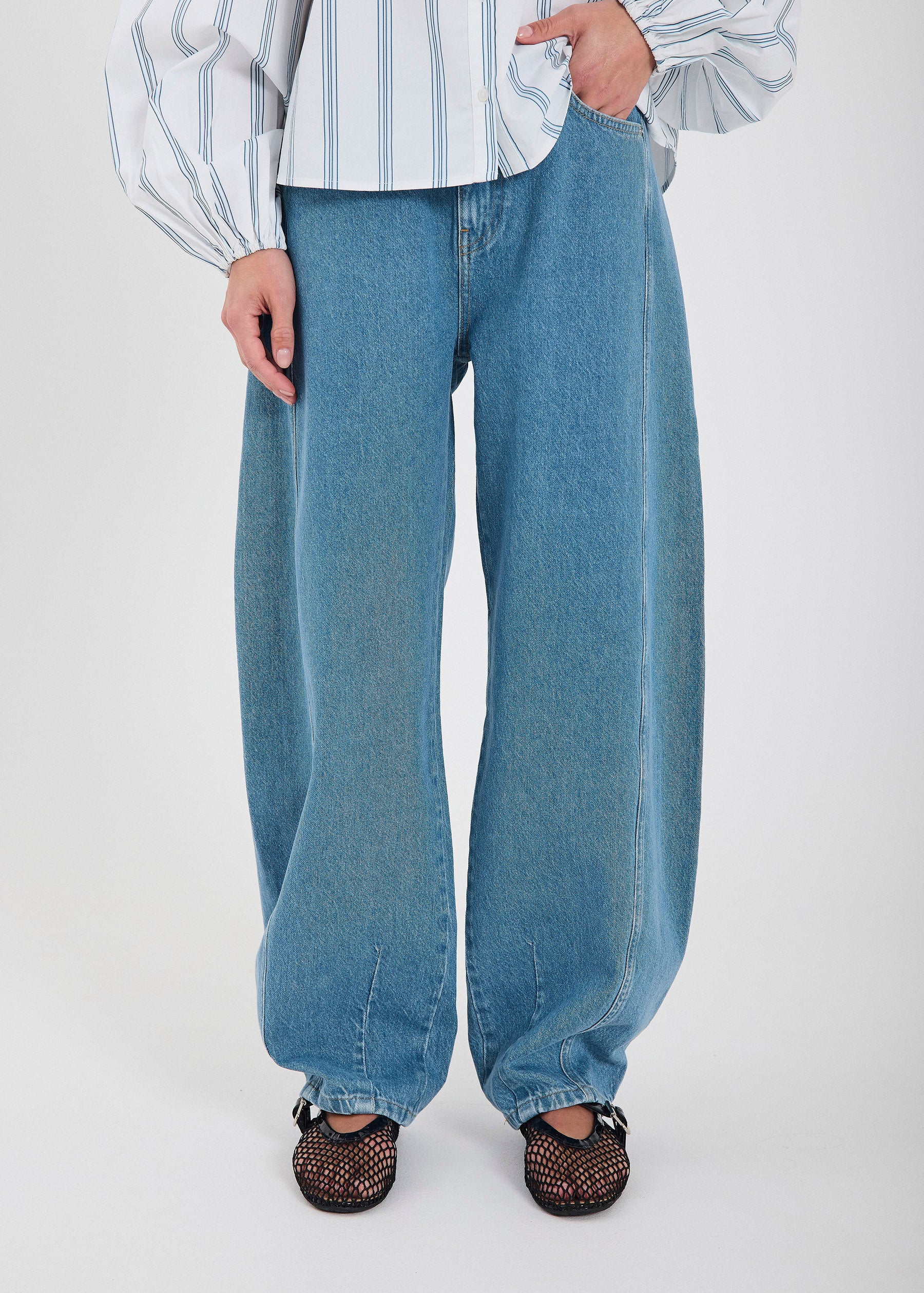 NORR Kenzie barrel jeans Pants Medium blue denim