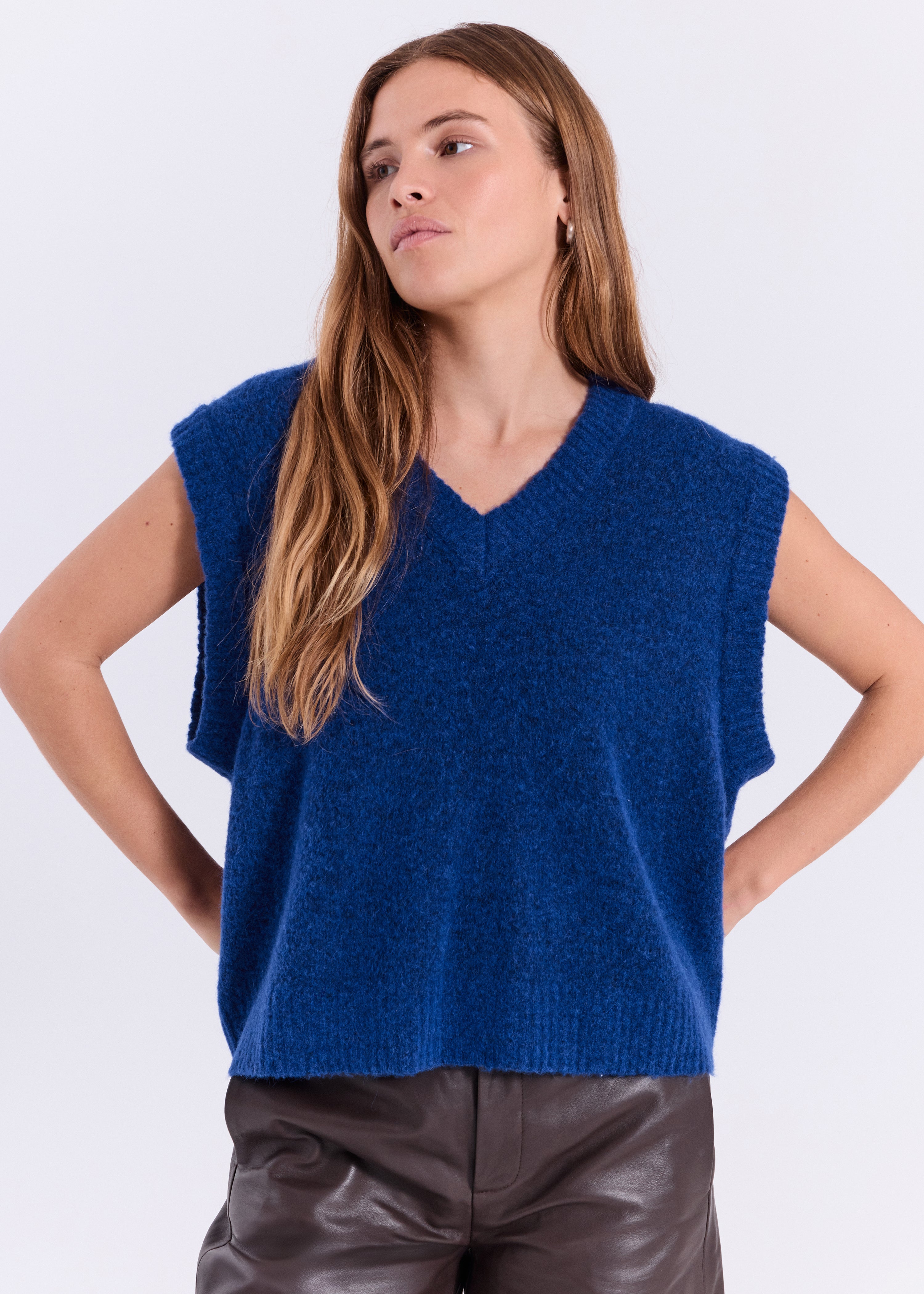 NORR Halli knit v-neck waist coat Knits Blue