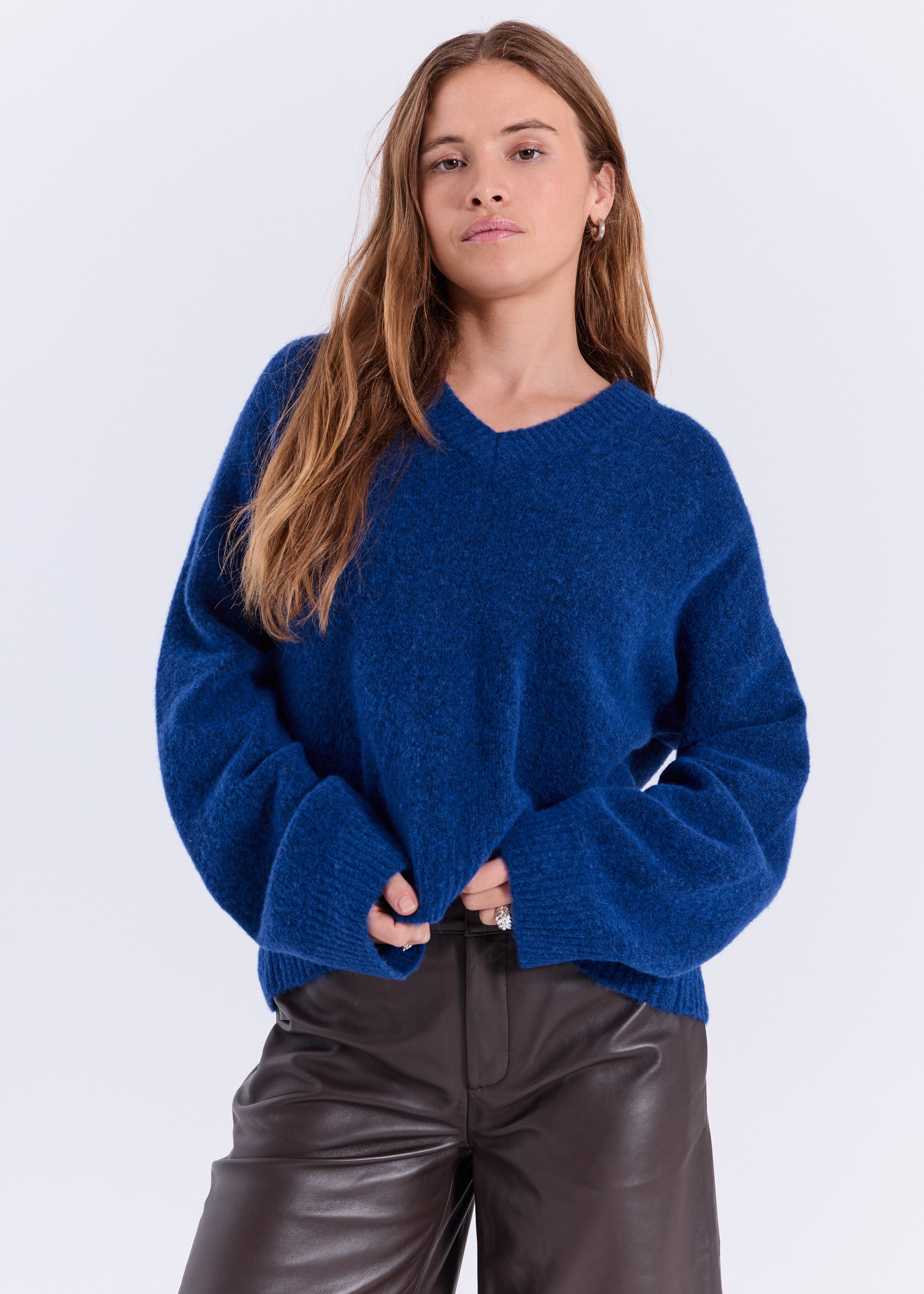 NORR Halli v-neck knit top Knits Blue