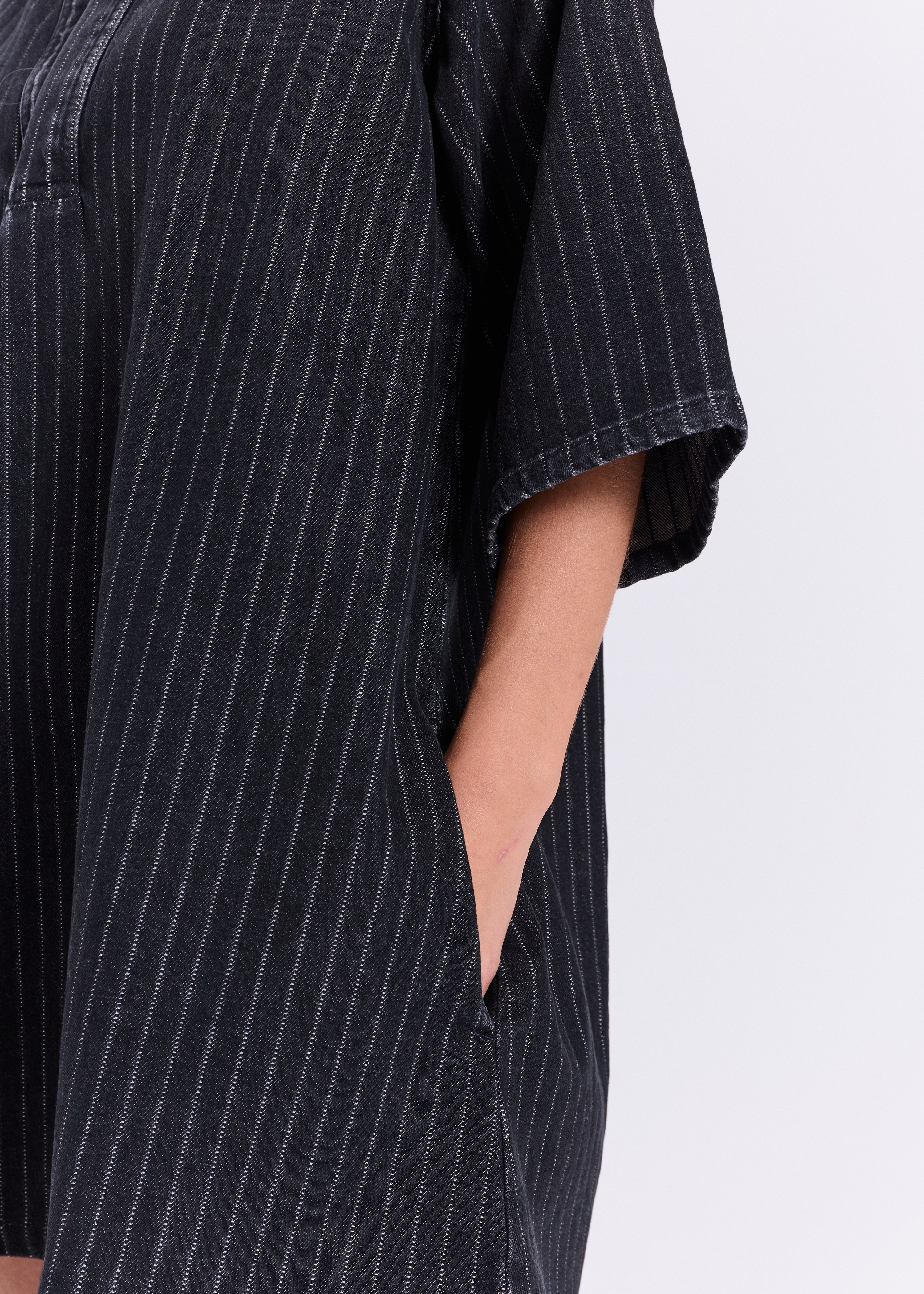 NORR Hannali aop denim dress Dresses Black Pinstripe