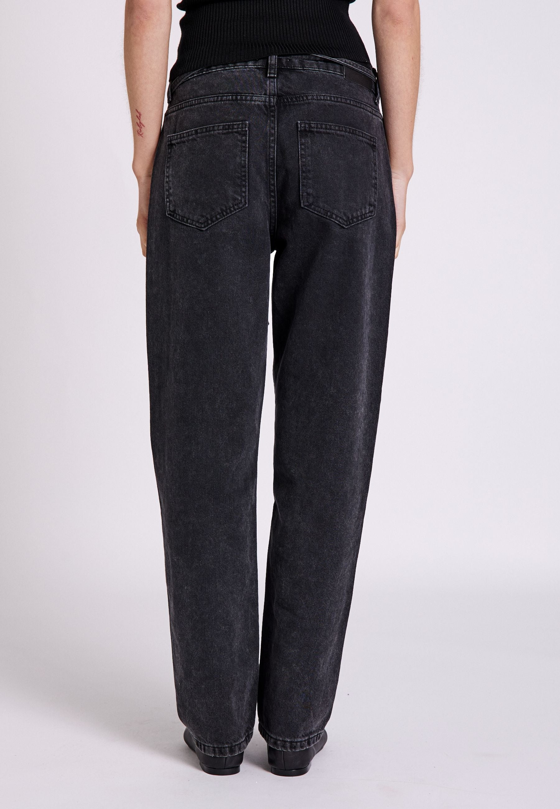 NORR Kenzie relaxed belt jeans Pants Black washed