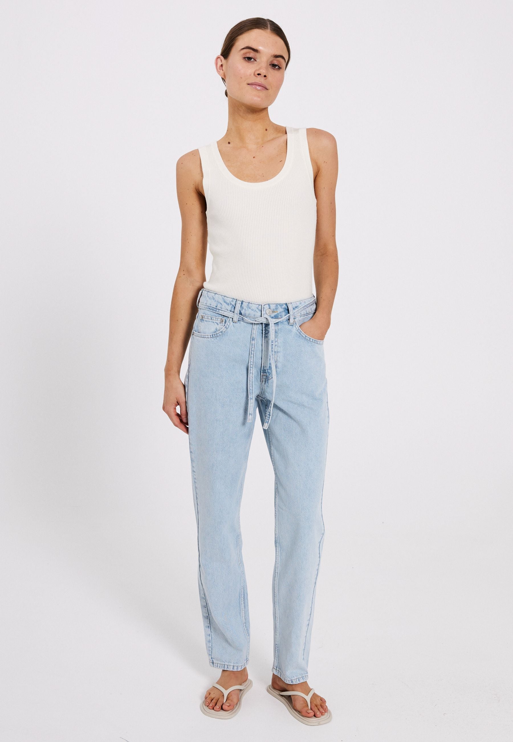 NORR Kenzie relaxed belt jeans Pants Blue light wash