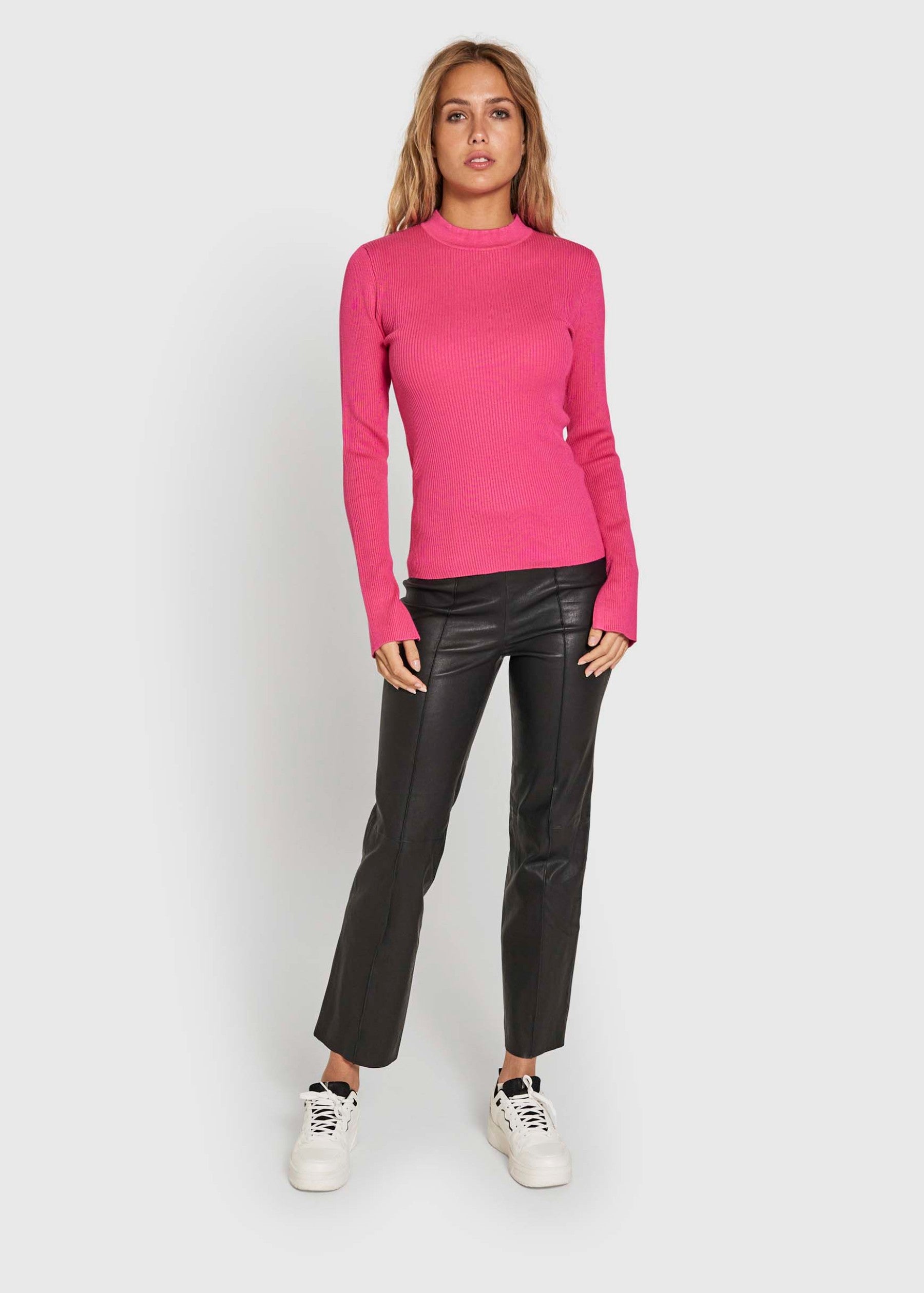 NORR Sherry slit top Tops Pink