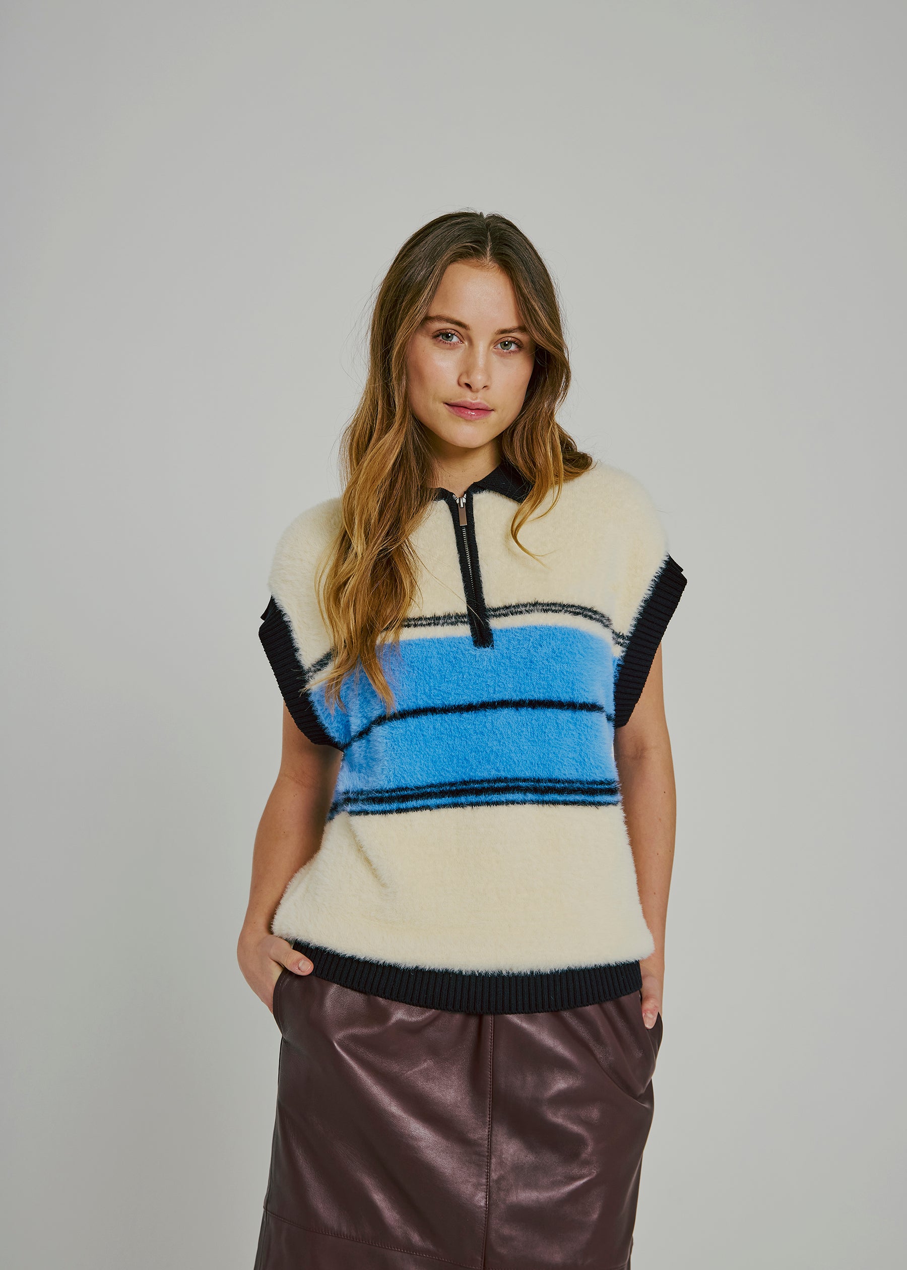 NORR Sky knit waistcoat Knits Black / Blue