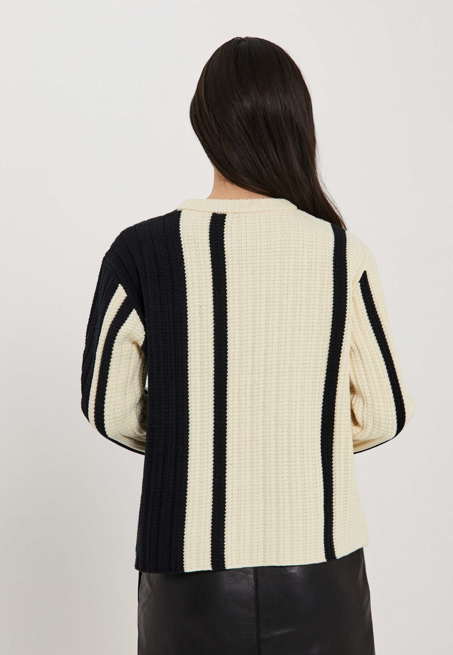 NORR Stilla blocking knit top Tops Off-white w. black detail